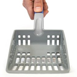 Flat leading edge to easily scoop UNDERNEATH cat litter