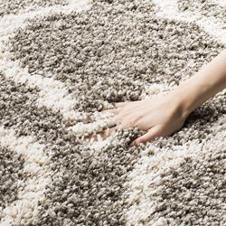 Safavieh Hudson Shag Collection Grey and Ivory Moroccan Geometric Area Rug (5'1" x 7'6")