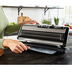 FoodSaver New FM5000 Series 2-in-1 Vacuum Sealing System Plus Starter Kit