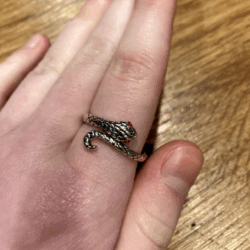 Adjustable Crochet Loop Ring with Finger Protection & Fashionable Design – Perfect for Speedy Knitting Projects
