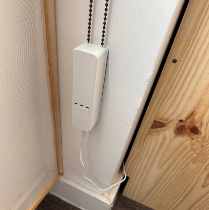 MOES Tuya WiFi Smart Chain Motor with RF remote, app, and voice control for roller blinds and shades automation.