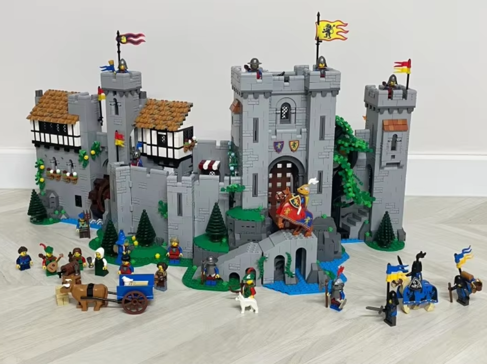 4514-piece Medieval Lion King Knights Castle Building Set with ABS plastic bricks for creative play.