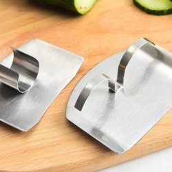 Stainless Steel Finger Protector – Anti-Cut Safety Guard for Vegetable Cutting, Perfect for Safe Kitchen Use