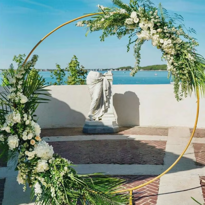 Sturdy metal circular wedding arch with decorative balloons, perfect for weddings, birthdays, and baby showers.